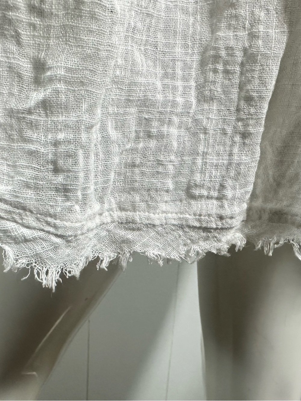 Free People Size Medium M Talk To Me Half Button Up Fray Hem Top White - Picture 8 of 12